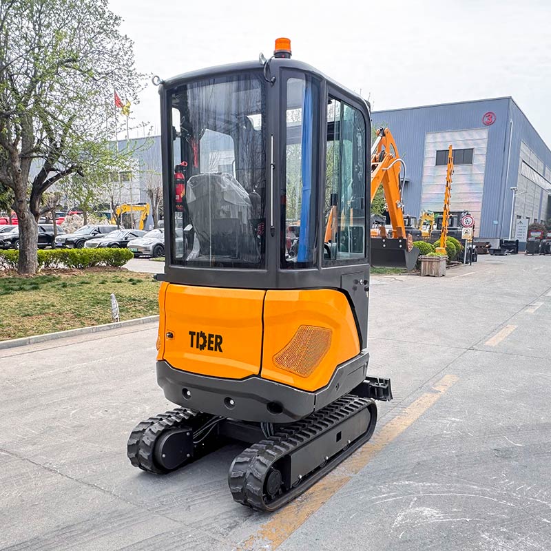 Máy xúc mini 1,6 tấn dùng cho công trình xây dựng và đào sâu.