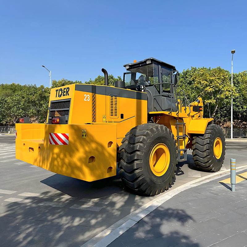 Cần bán xe nâng hàng 23 tấn trang bị động cơ Weichai.
