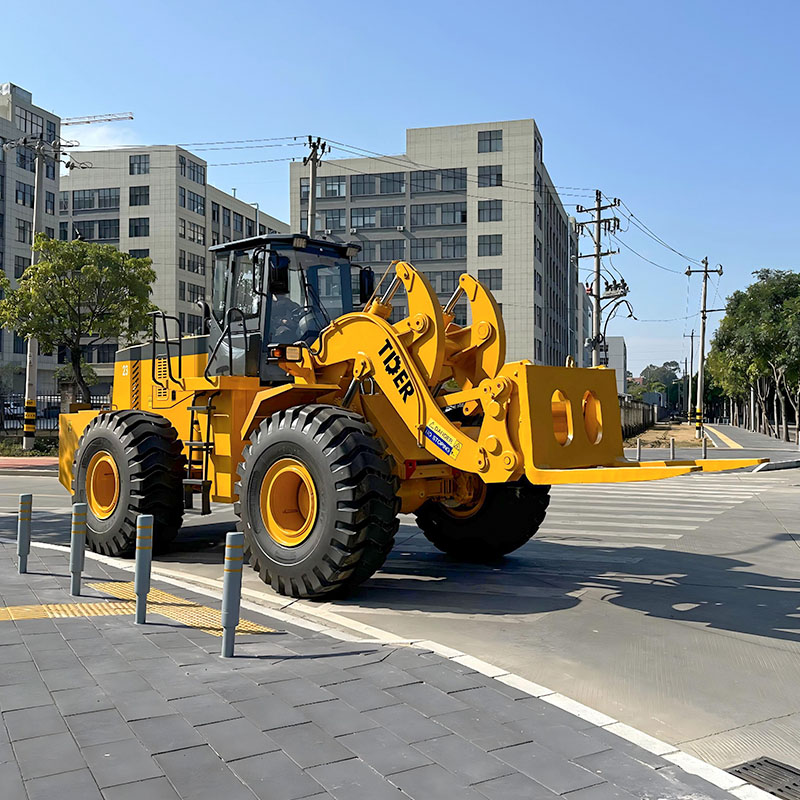 Cần bán xe nâng hàng 23 tấn trang bị động cơ Weichai.