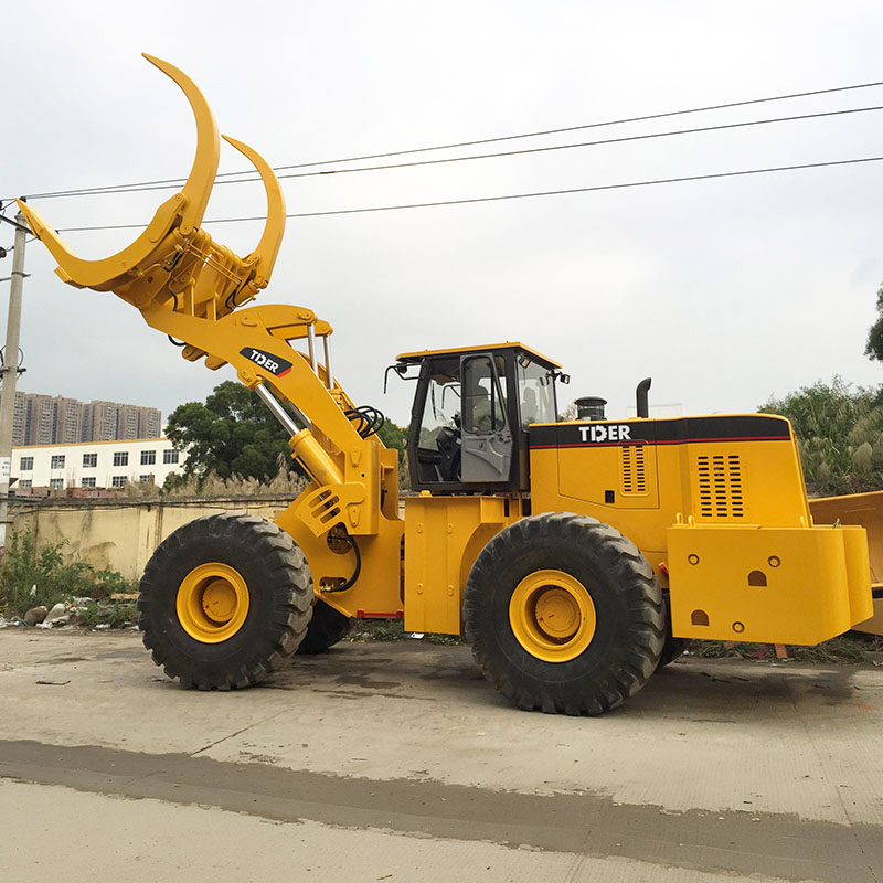 Máy xúc lật chở gỗ 25 tấn trang bị công nghệ Caterpillar.