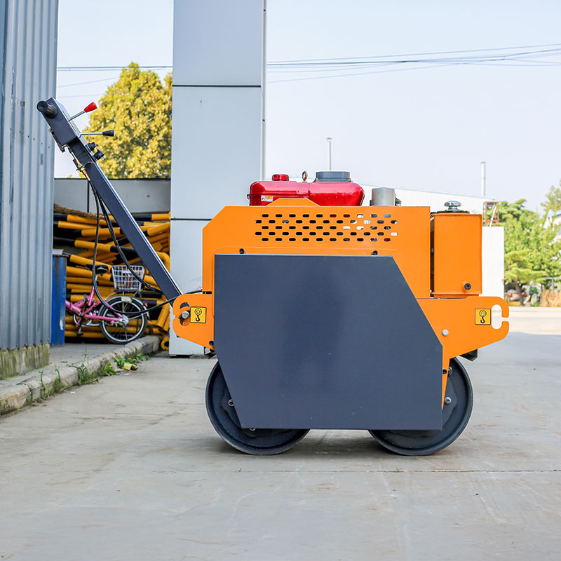 Máy lu đường hai trống đẩy tay 600kg, dễ bảo trì.