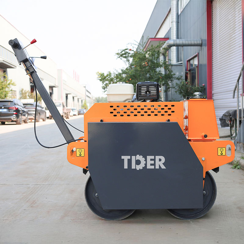 Máy lu đường hai trống đẩy tay 600kg trang bị động cơ Nhật Bản.
