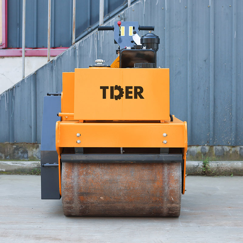 Máy lu đường hai trống 600kg với động cơ diesel khởi động điện.