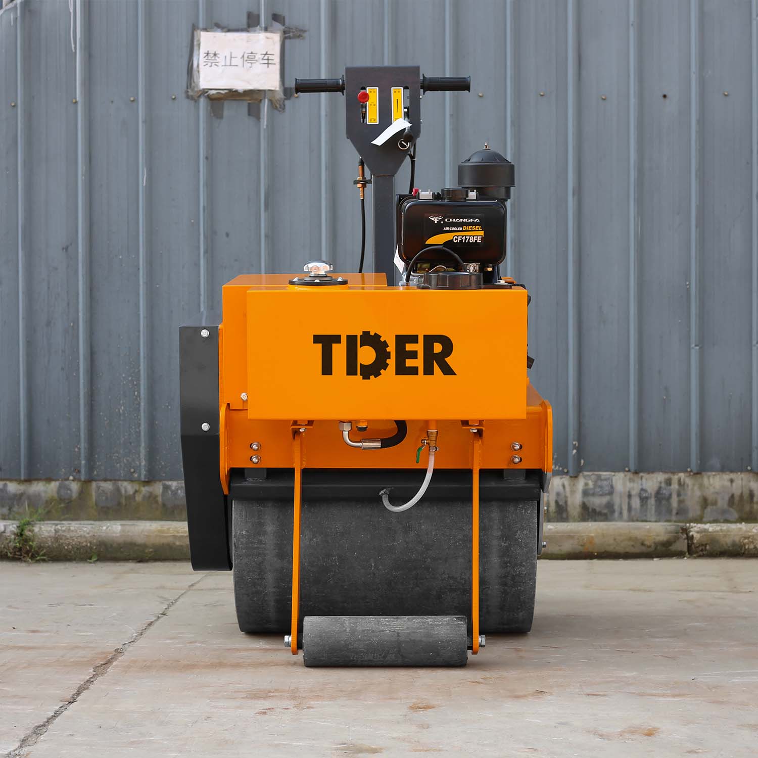 Máy đầm lăn đẩy tay 450kg với tùy chọn thùng chứa đúc xoay